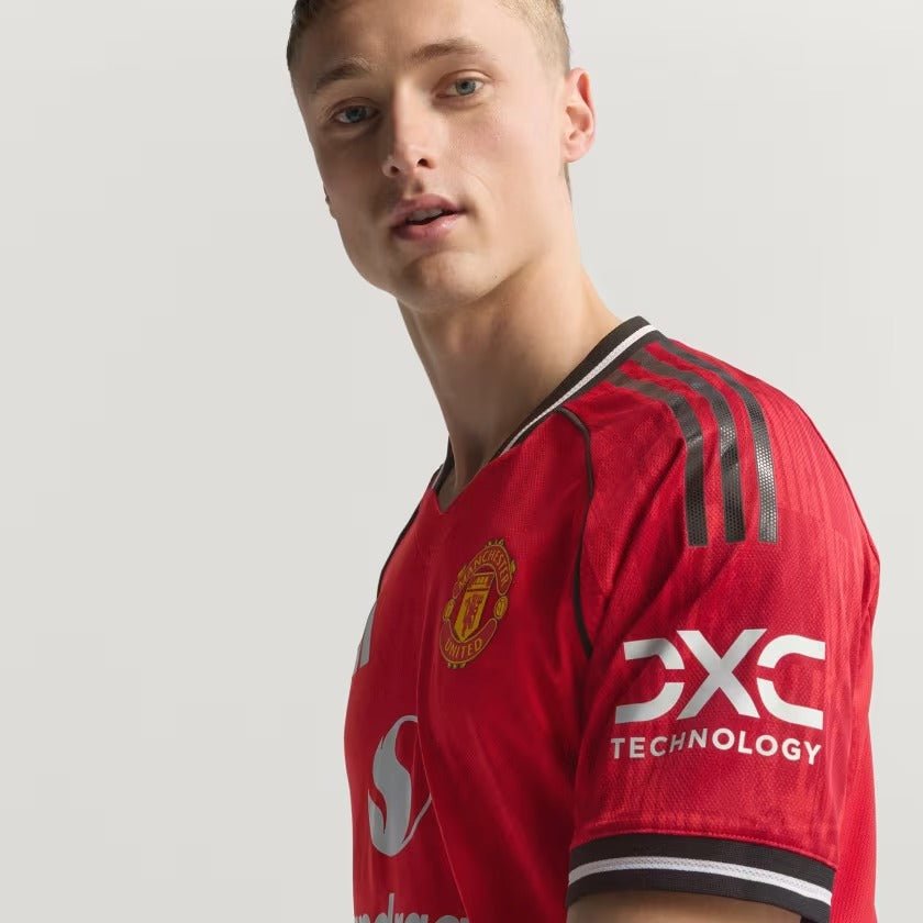 Camisa adidas Manchester United 2025/26 I Jogador - Manto Club