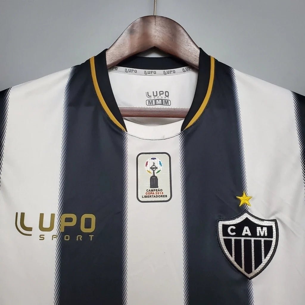 Camisa Atlético Mineiro Home Retrô 2013 Patch da Libertadores - Preta e Branca - Lupo - Manto Club