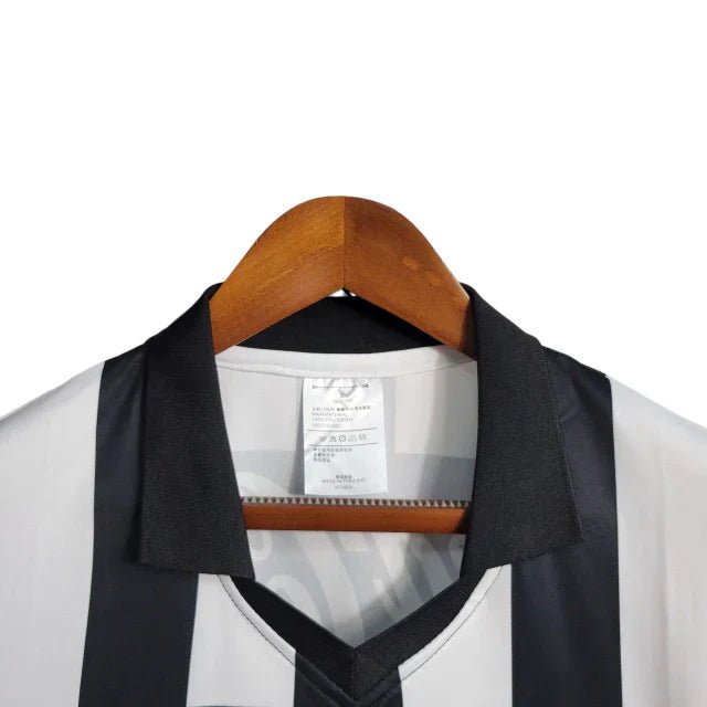 Camisa Botafogo I Retrô 1997 Torcedor Masculina - Branca com listras pretas com patrocínio da Coca Cola - Manto Club