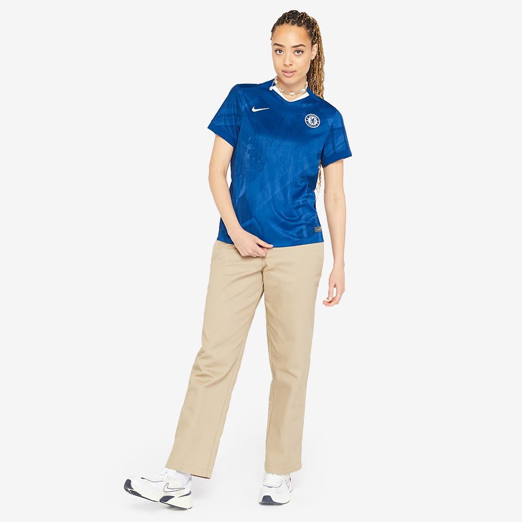 Camisa Feminina Nike Chelsea 2025/26 I Torcedor - Manto Club