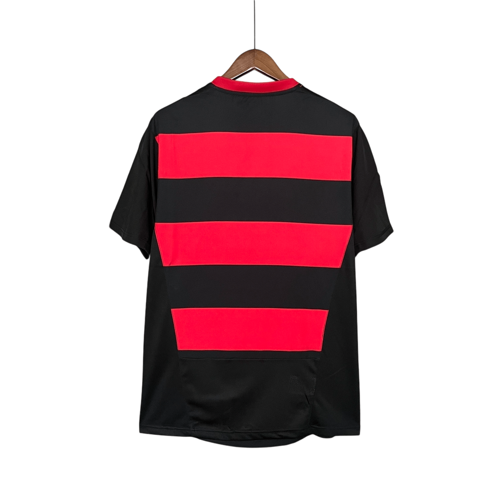 Camisa Retrô Flamengo Home 2005/06 Masculino - Preto e Vermelho - Manto Club