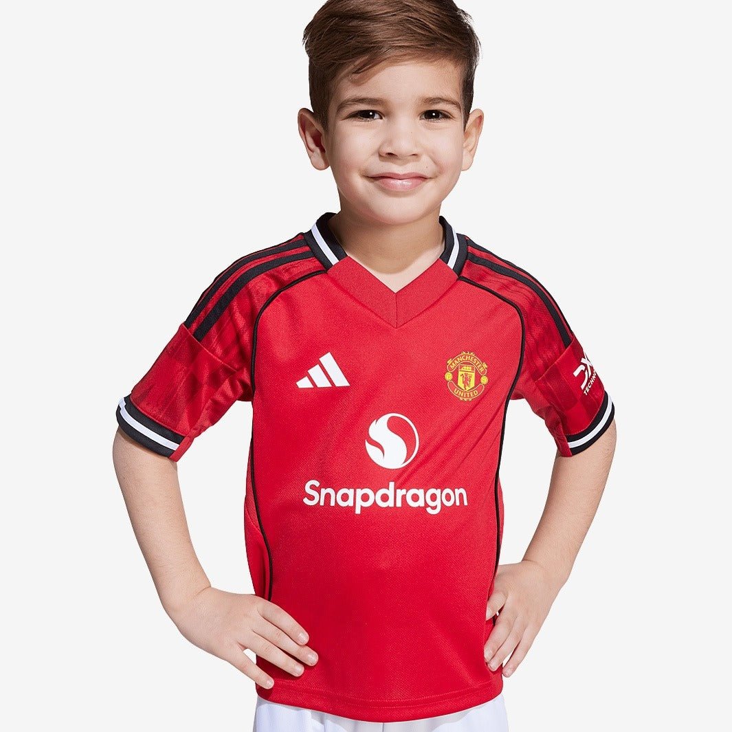 Conjunto Infantil Adidas Manchester United 2025/26 Torcedor - Manto Club