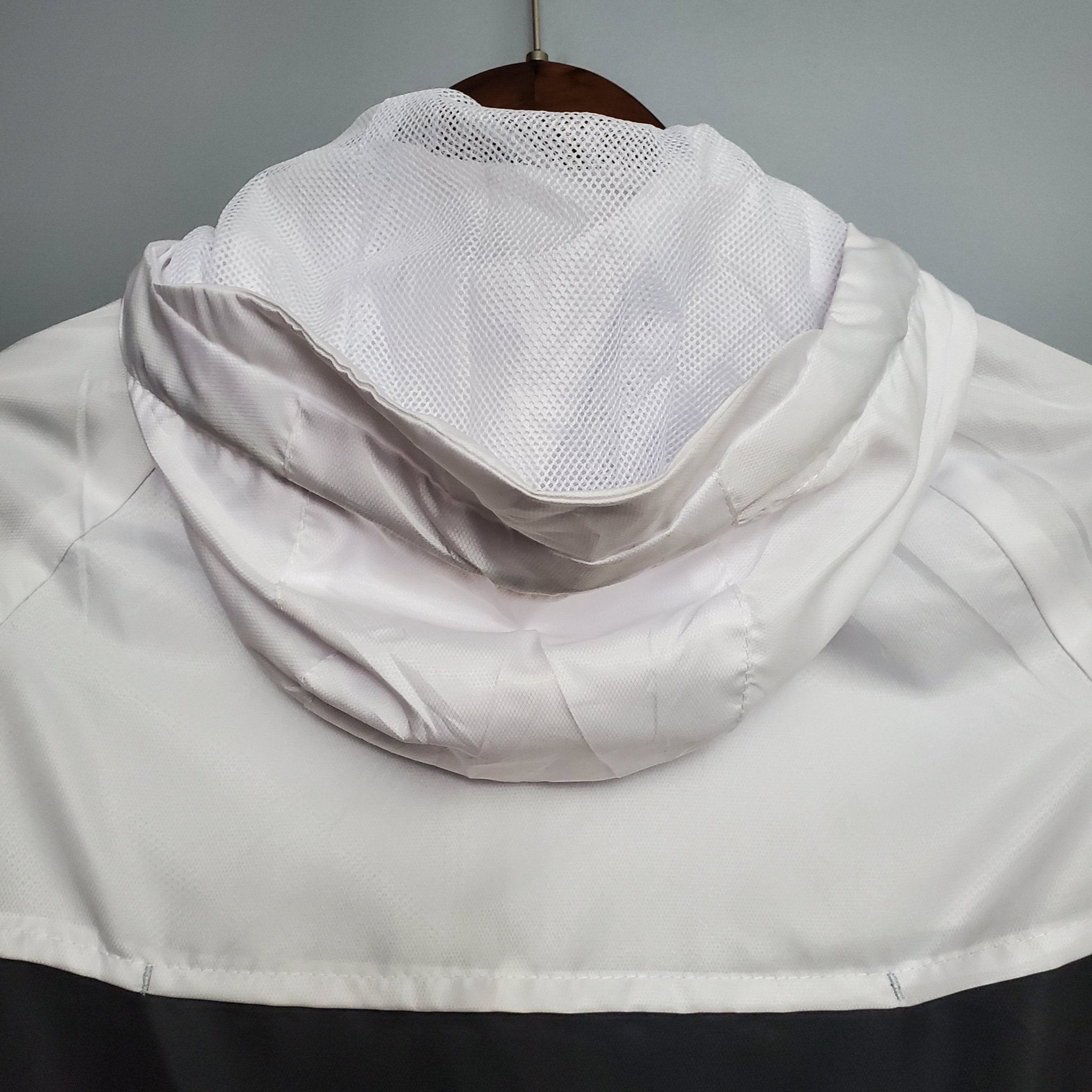 Corta - vento PSG Estilo Clássico - Preto e Branco - Manto Club