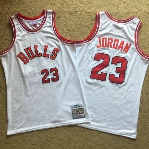 Regata NBA Chicago Bulls Retrô 1984 - 1985 Mitchell & Ness Authentic Jordan 23 - Branca - Manto Club
