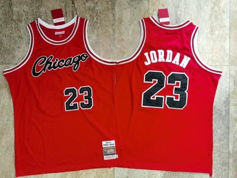 Regata NBA Chicago Bulls Retrô 1984 - 1985 Mitchell & Ness Authentic Jordan 23 - Vermelha - Manto Club