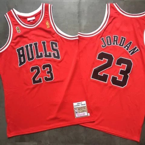 Regata NBA Chicago Bulls Retrô 1996 - 1997 Mitchell & Ness Authentic Jordan 23 - Vermelha - Manto Club