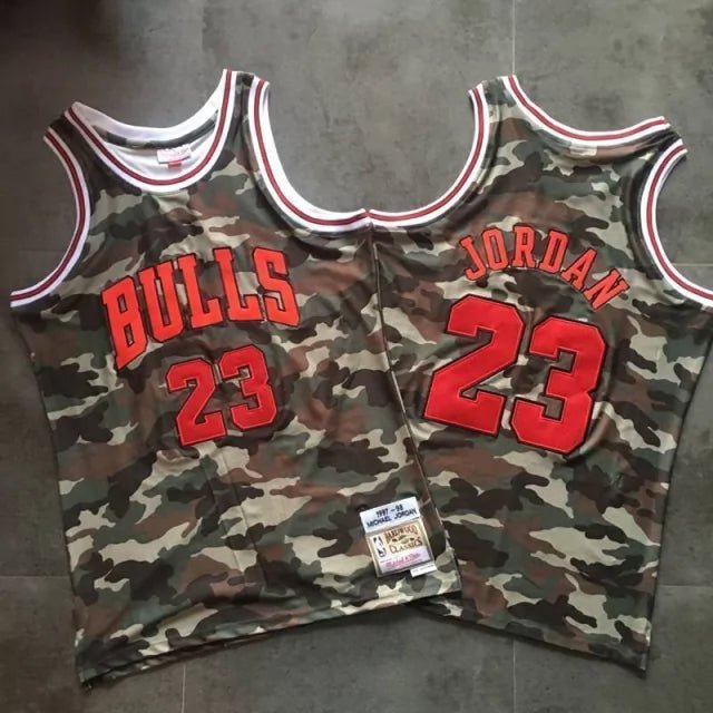 Regata NBA Chicago Bulls Retrô 1997 - 1998 Mitchell & Ness Authentic Jordan 23 - Camuflada - Manto Club
