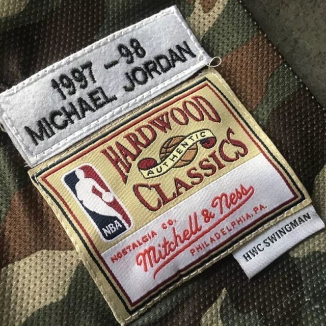 Regata NBA Chicago Bulls Retrô 1997 - 1998 Mitchell & Ness Authentic Jordan 23 - Camuflada - Manto Club