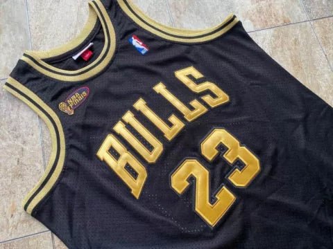 Regata NBA Chicago Bulls Retrô 1997 - 1998 Mitchell & Ness Authentic Jordan 23 - Preta - Manto Club