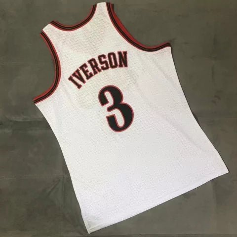 Regata NBA Philadelphia 76ers Retrô 1997 - 1998 Nike Authentic Iverson 3 - Branca - Manto Club