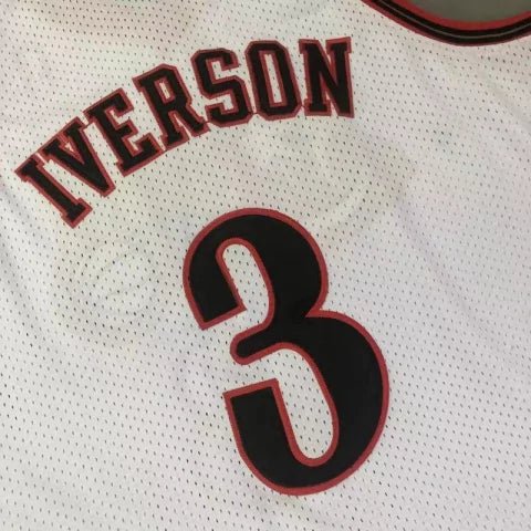 Regata NBA Philadelphia 76ers Retrô 1997 - 1998 Nike Authentic Iverson 3 - Branca - Manto Club