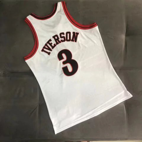 Regata NBA Philadelphia 76ers Retrô 2000 - 2001 Nike Authentic Iverson 3 - Branca - Manto Club