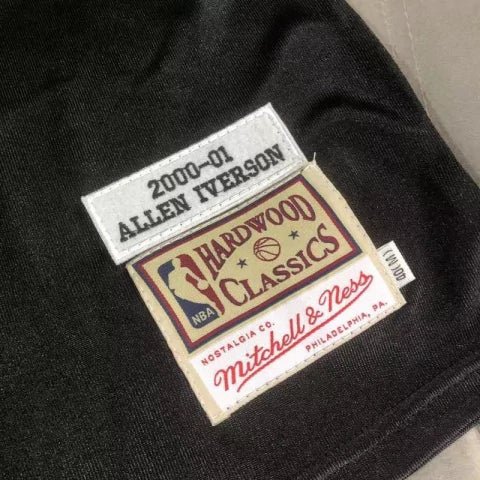 Regata NBA Philadelphia 76ers Retrô 2000 - 2001 Nike Authentic Iverson 3 - Preta - Manto Club